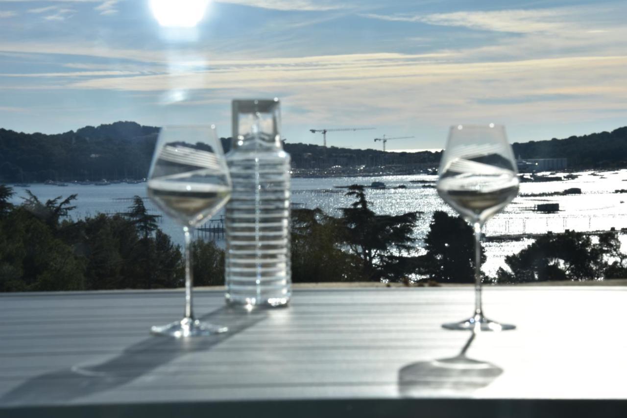 Studio Avec Vue Mer Et Terrasse La Seyne-sur-Mer Bagian luar foto