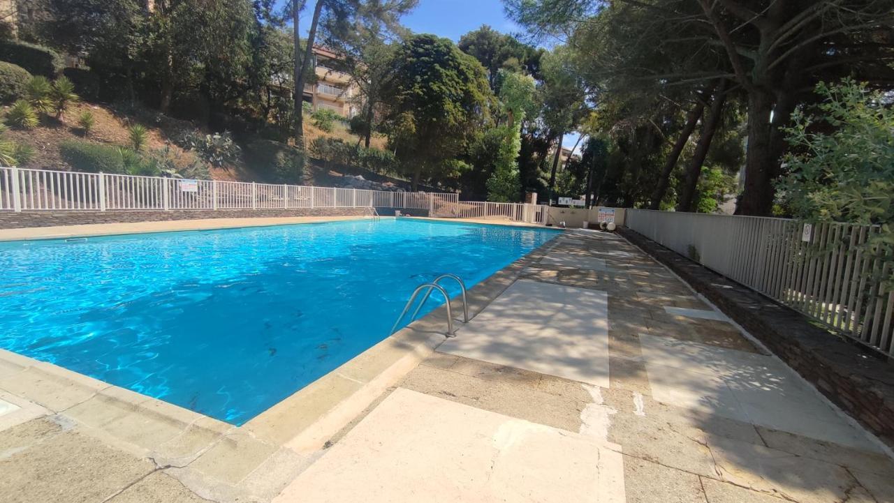 Studio Avec Vue Mer Et Terrasse La Seyne-sur-Mer Bagian luar foto